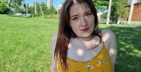 Đi chơi cùng em gái xinh đẹp